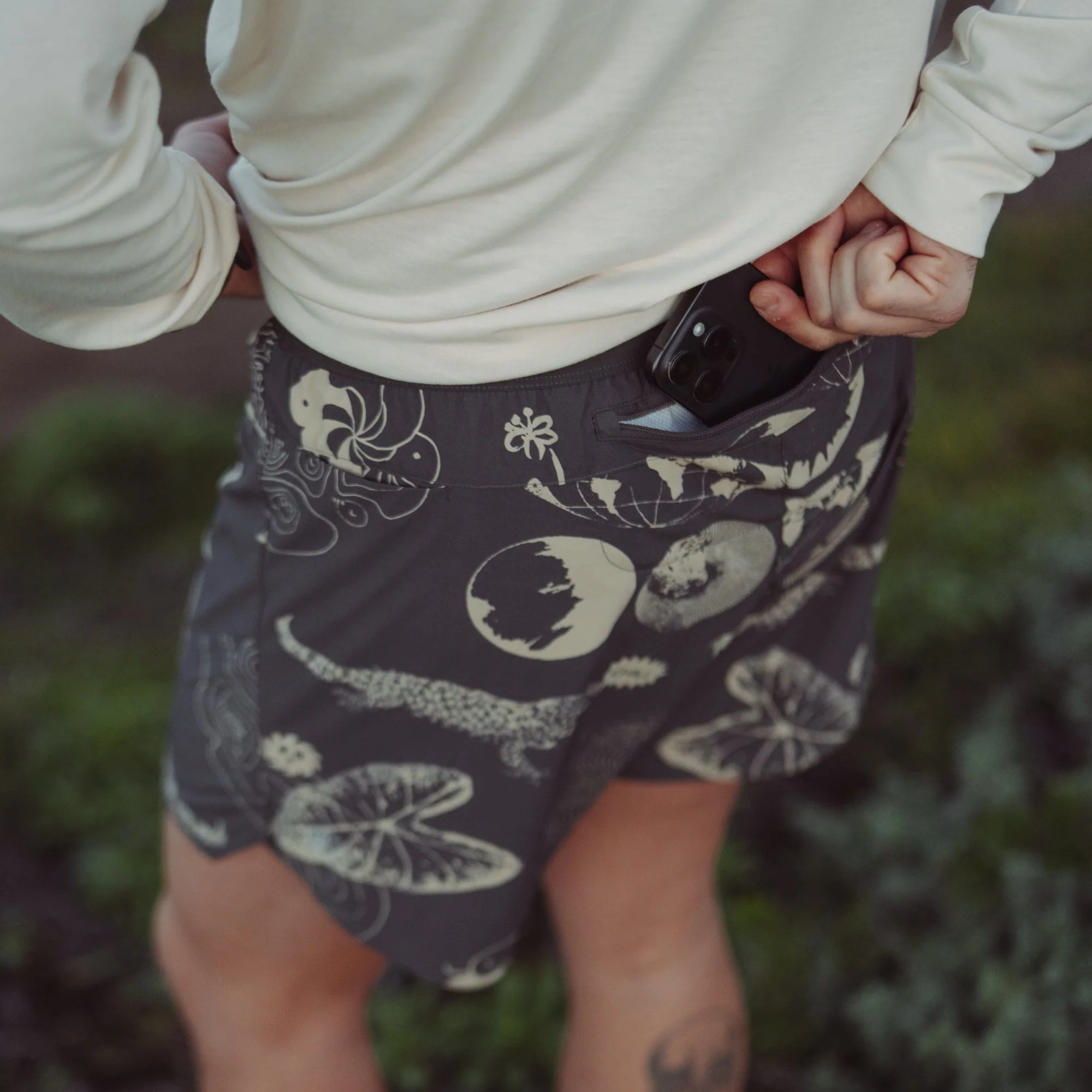 Alta 5" Shorts - Charcoal - Image 2