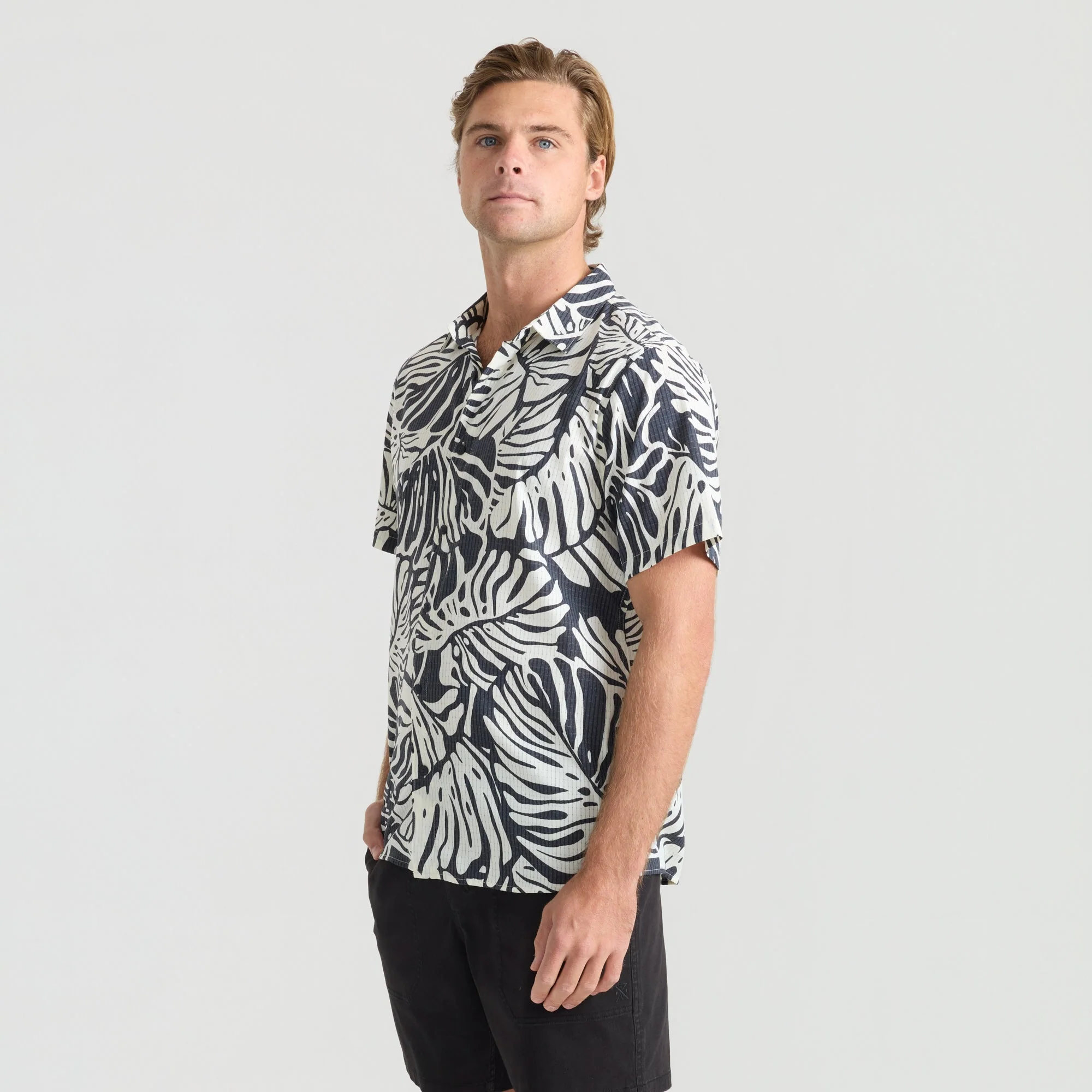 Bless Up Breathable Stretch Shirt - Black Monstera - Image 6